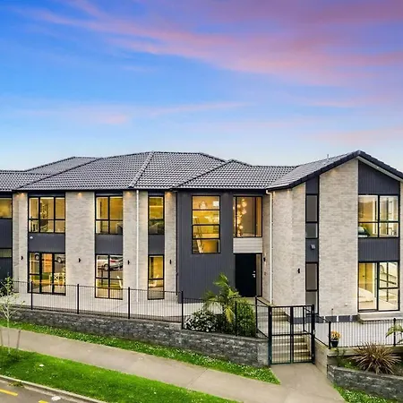 Super-Large House 7 Ensuites